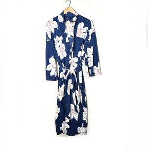 Hers & Mine blue and white floral bathrobe size small S B49